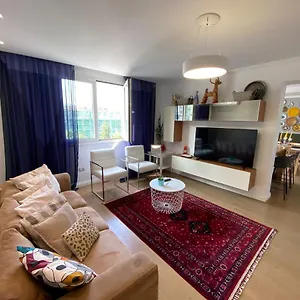https://cozy-stylish-apartment.hotels-in-tirana.com